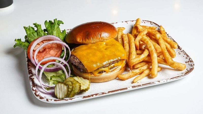 Classic Cheeseburger